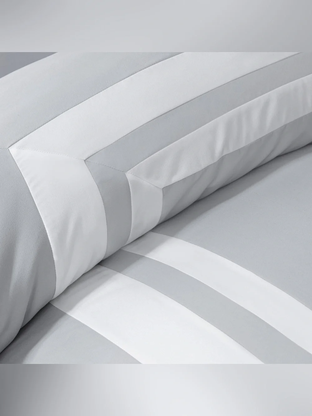 N/A queen comforter